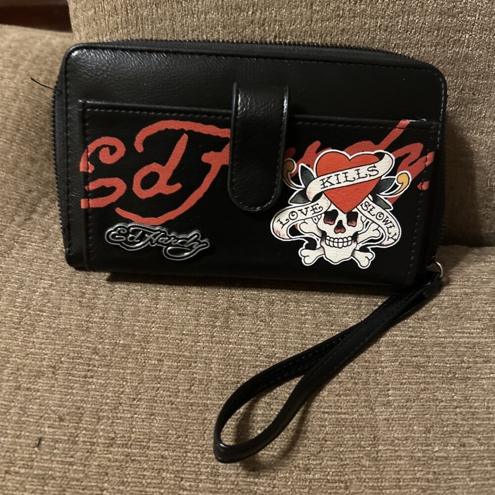 Ed Hardy Women’s Bifold Zip Around Wristlet Love Kills Slowly Skull & Heart NWT